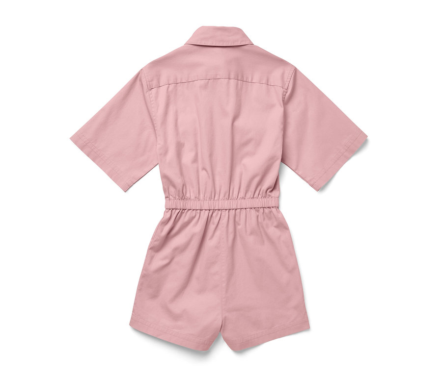 Rosa Kinder-Jumpsuit mit kurzen Ärmeln und Kragen.