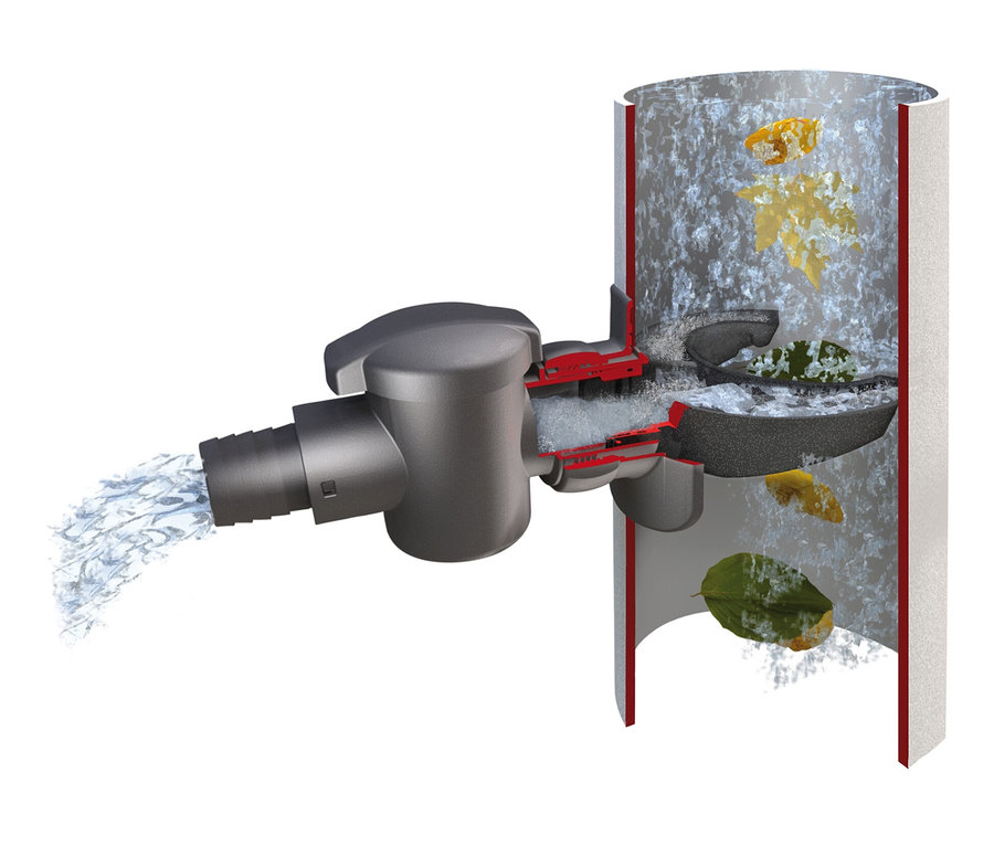 Wasser fließt aus dem grauen Garantia 2-in-1-Regenspeicher, ca. 350 l, sahara. Im Inneren des Tanks sind Verunreinigungen sichtbar.