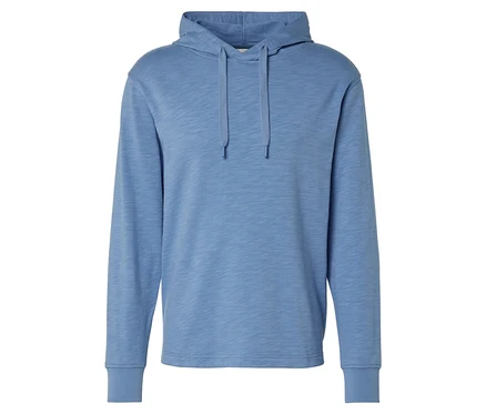 Hellblauer Kapuzenpullover mit Kordelzug.