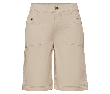 Beige Street One Bermuda »Yulius« mit Knopfverschluss, elastischem Bund und zwei aufgesetzten Vordertaschen mit Knopfdetails, flach liegend vor weißem Hintergrund.
