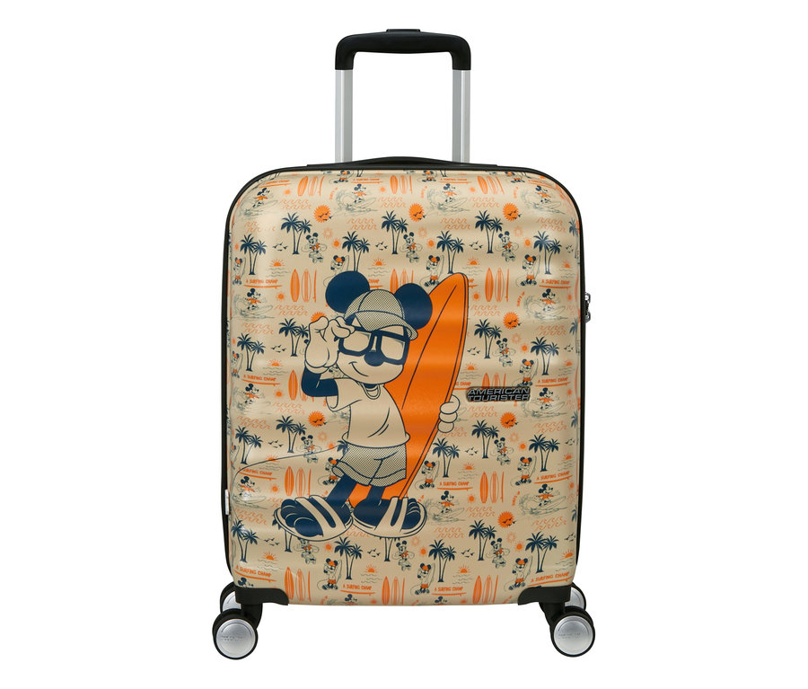 Beiger Koffer mit Mickey Mouse als Surfer, Palmen, Surfbrettern und Wellen als Muster. Mickey Mouse trägt Sonnenbrille und hält ein orangefarbenes Surfbrett. Marke: American Tourister.