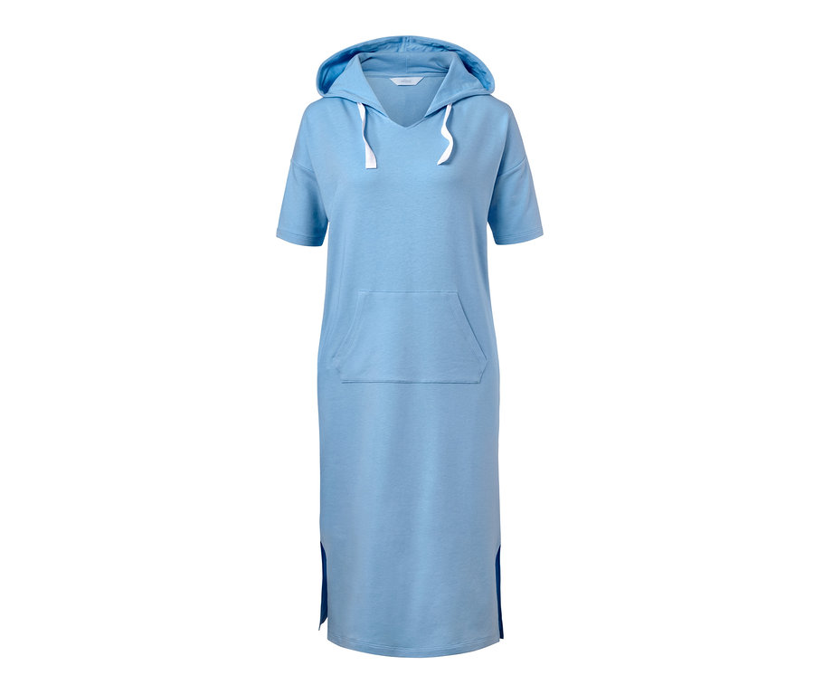 Helles, blaues Loungewear-Kleid mit Kapuze, kurzen Ärmeln und Tasche.