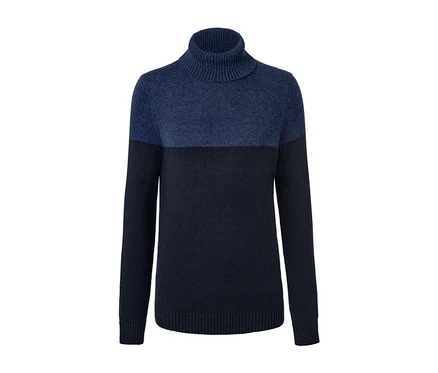 Zweifarbiger Rollkragen-Pullover in Blautönen.