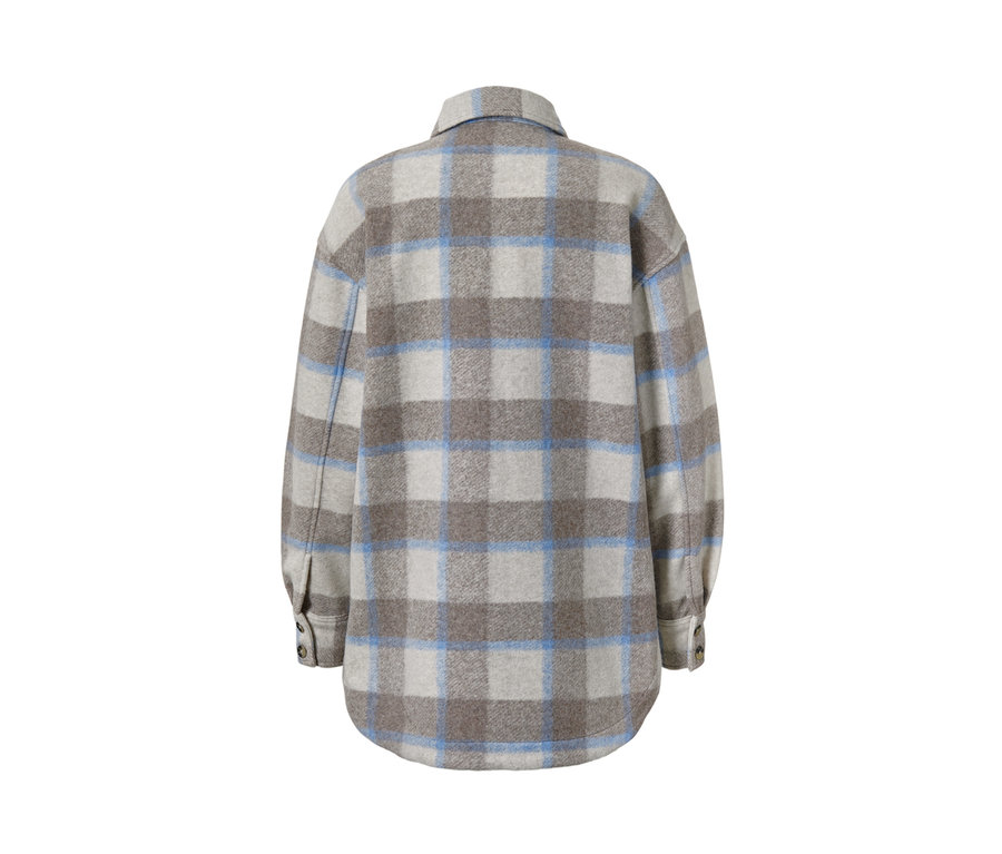 Rückansicht eines karierten Overshirts mit langen Ärmeln.