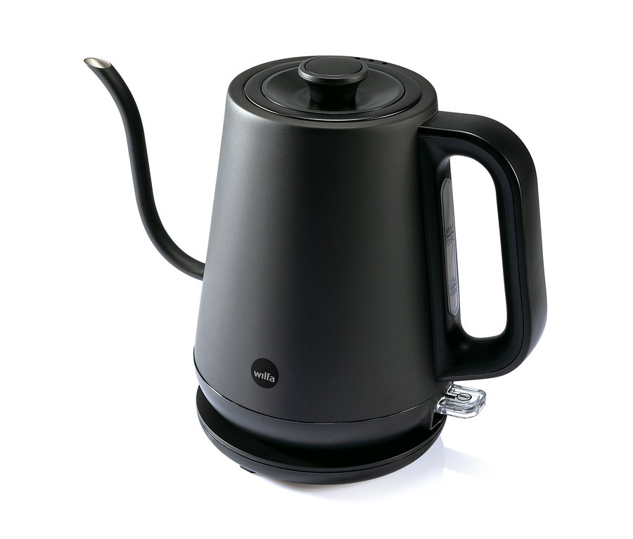 Schwarzer Wilfa Wasserkocher Svart Pour WSPOK-1000B auf weißem Hintergrund.