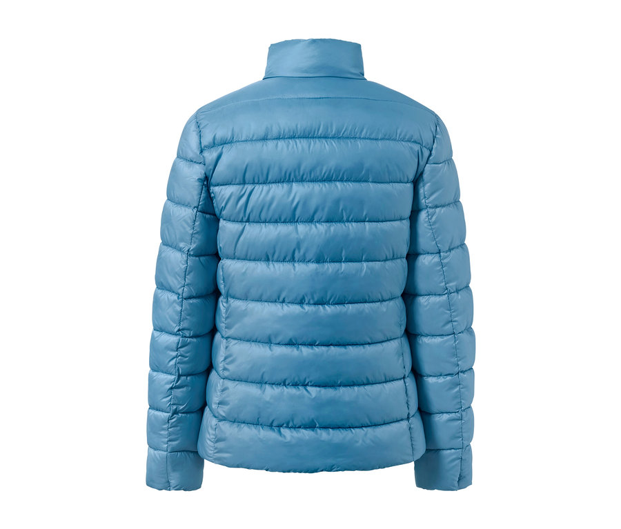 Detailansicht der Rückseite einer Steppjacke.