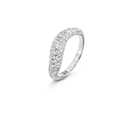925 Silber Ring Wave auf weißem Hintergrund.