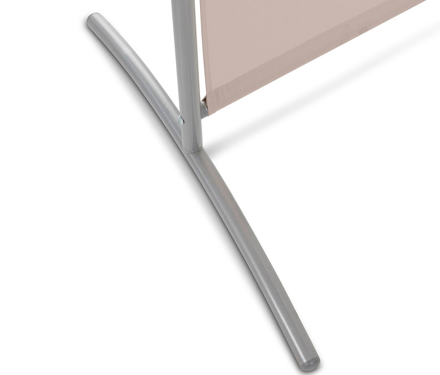 Detail einer beigen, 3-teiligen Leco Stellwand mit Metallfuß.