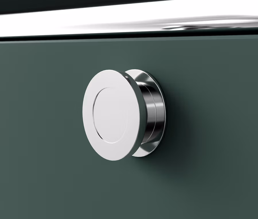 Detail einer olivgrünen Kommode Metall »CN3« mit rundem silbernen Griff.
