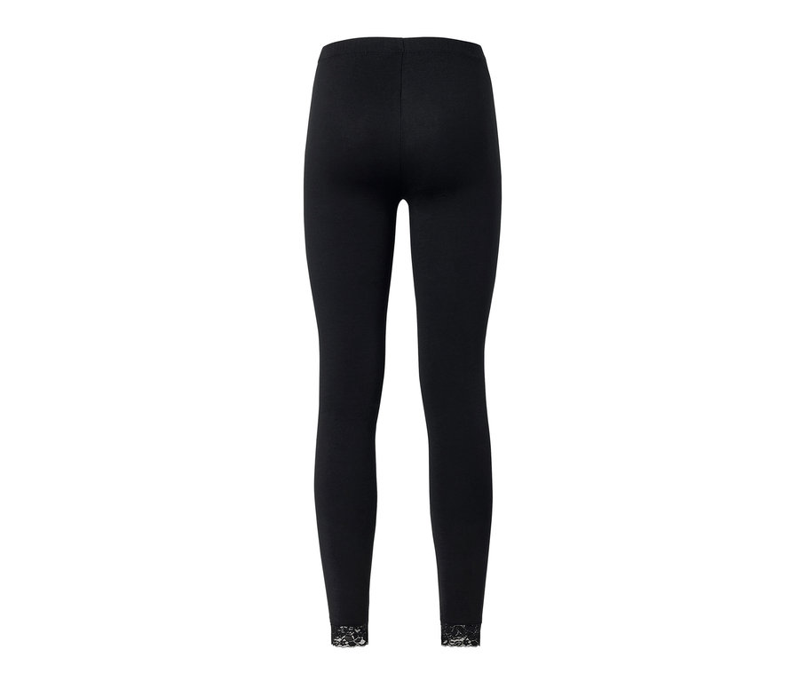 Schwarze Leggings mit Spitzenborte.