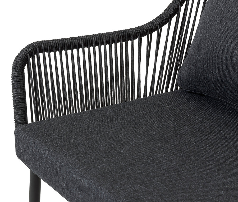 Detail einer Lounge-Ecke mit Textilgeflecht.