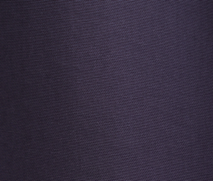 Detailaufnahme der Textur einer Seidensticker Bluse aus Viskose.