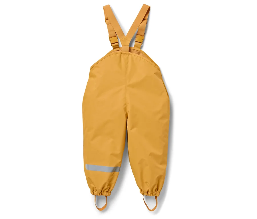 Goldene Kinder-Regenhose mit Latz und einem reflektierenden Streifen am Hosenbein.