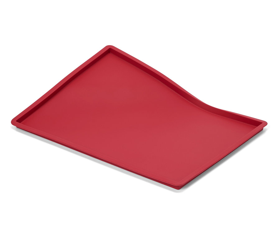 Rote Matte auf einem weißen Hintergrund.