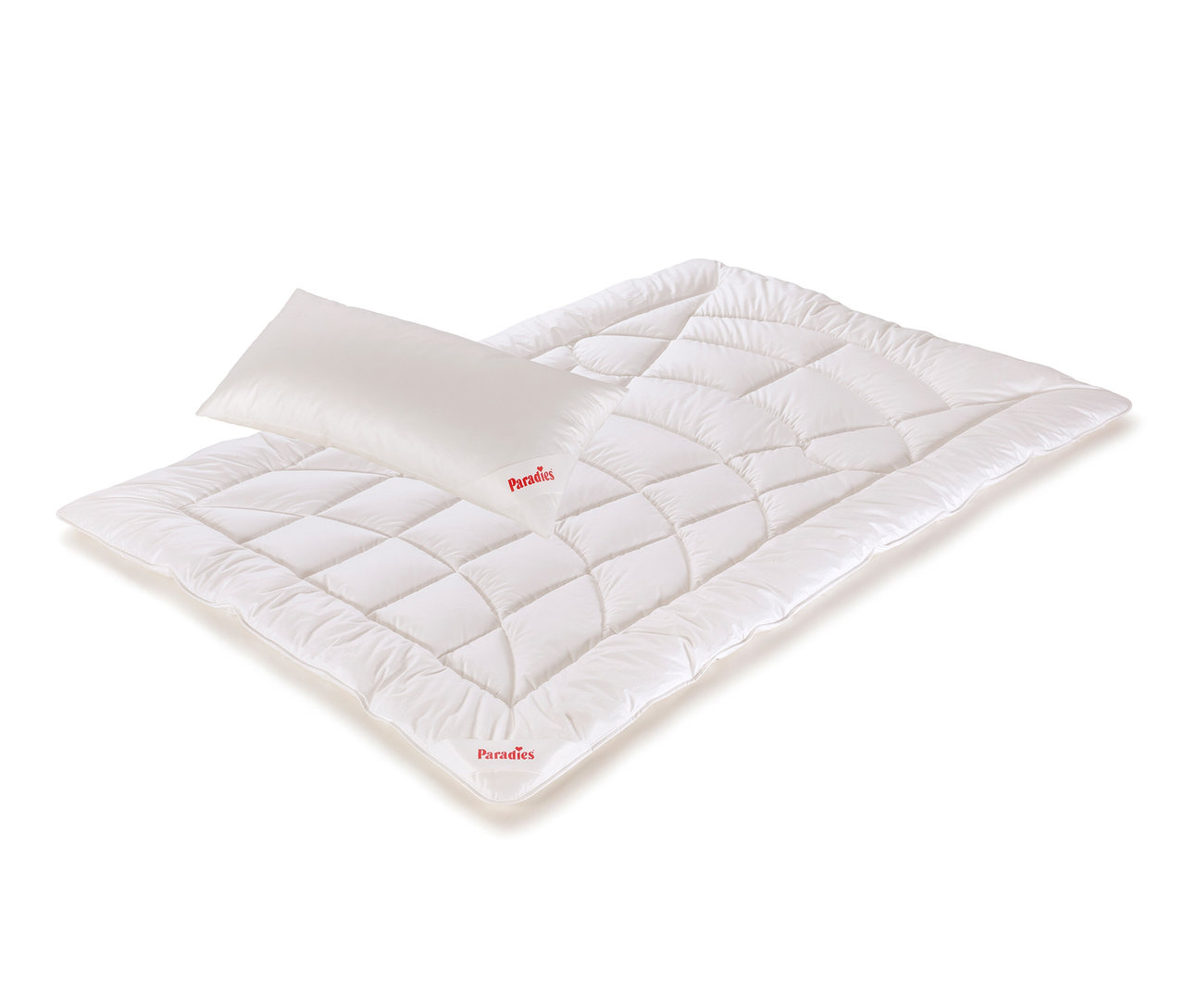 Ein weißes Kissen liegt auf einer weißen Steppdecke. Paradies Jugend-Set »ElphiTraum« ist sichtbar.