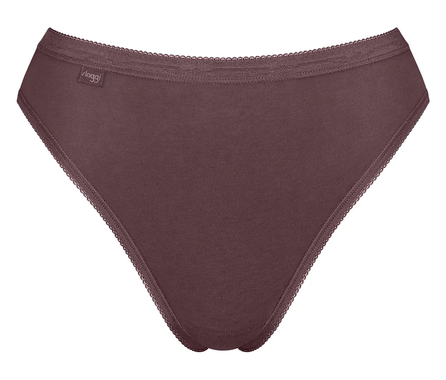 Dunkelbrauner Slip mit hohem Beinausschnitt, gewelltem Rand und 'sloggi'-Logo links am Bund.
