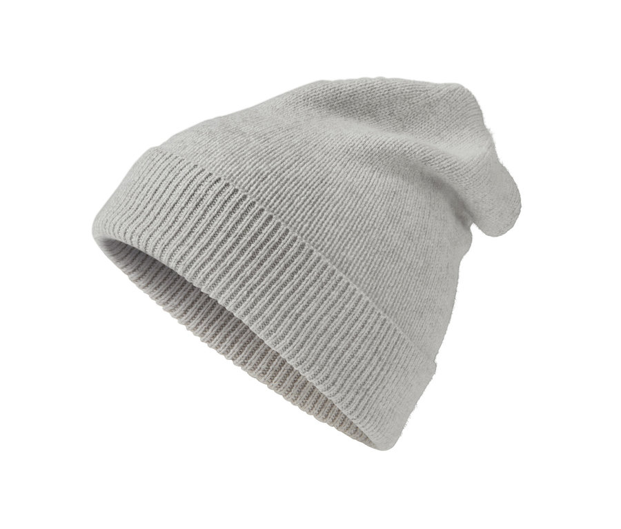Eine hellgraue Strickmütze mit Kaschmir.