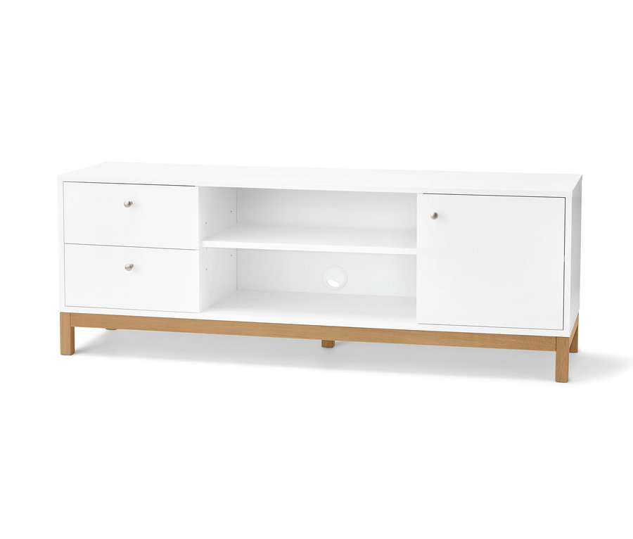 Weißes Lowboard mit Holzfüßen, zwei Schubladen links und einem Schrank rechts.