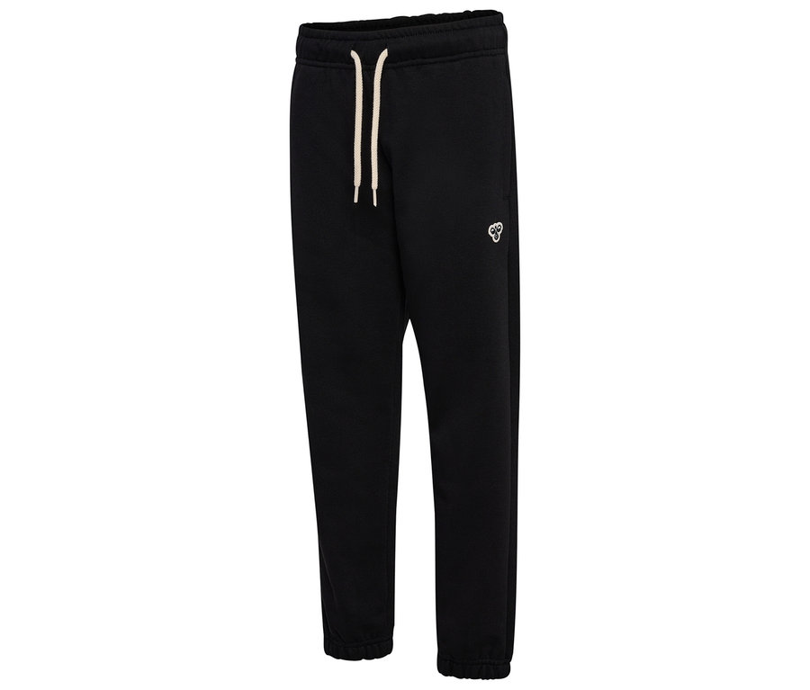 Die hummel® HMLJR Loose Sweatpants Bee in Schwarz liegen. Sie haben eine Kordel und ein Logo.