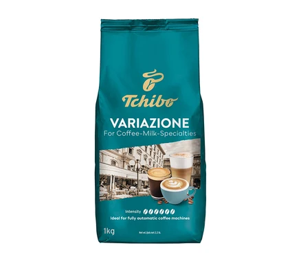 Eine Packung Tchibo Variazione Kaffeebohnen mit Abbildungen von Kaffeespezialitäten.