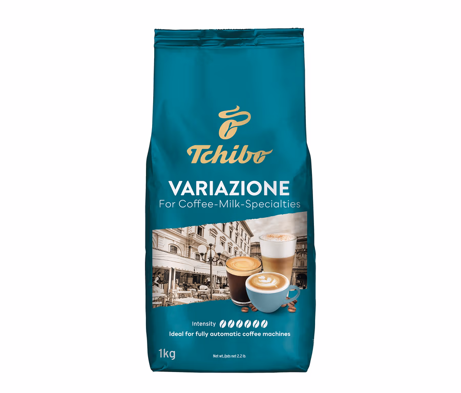 Eine Packung Tchibo Variazione Kaffeebohnen mit Abbildungen von Kaffeespezialitäten.