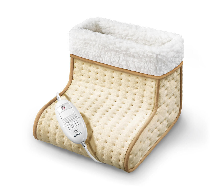 Beiger Beurer-Fußwärmer FW 20 Cosy mit Bedienelement.
