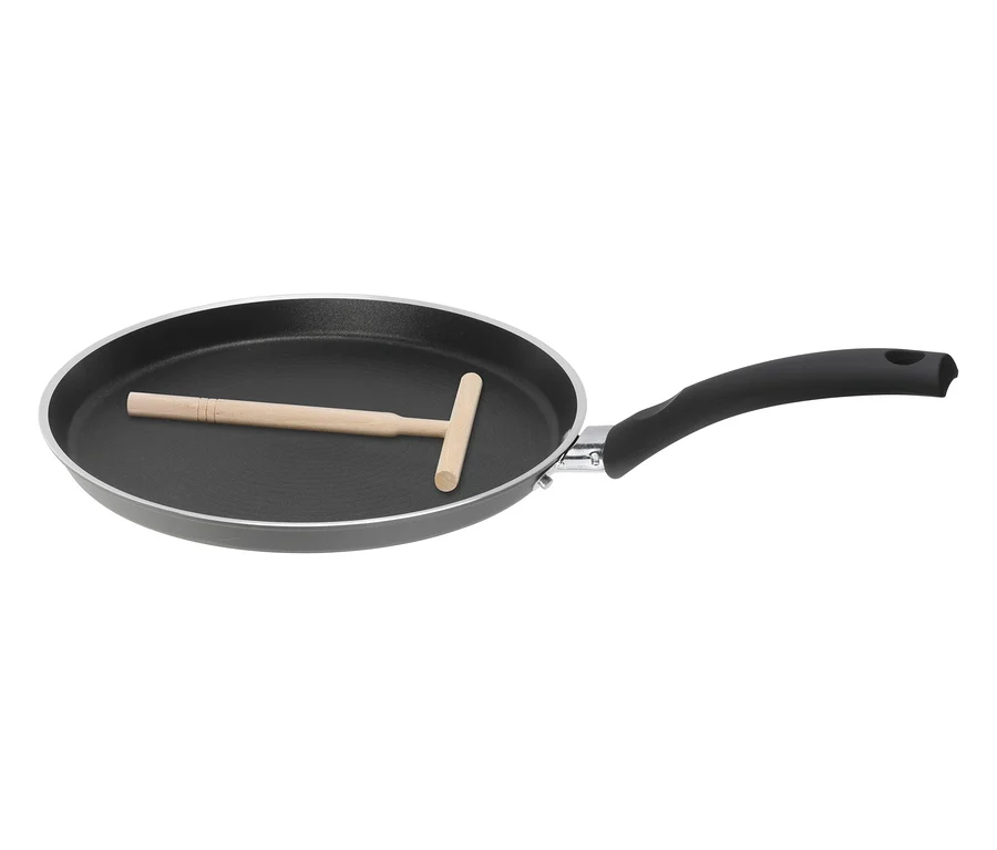 Inneres der BALLARINI Positano Crêpepfanne aus Aluminium mit einem Crêpes-Verteiler aus Holz.