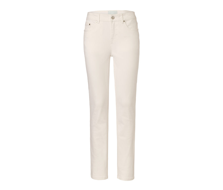 Cremeweiße Slimfit-Jeans auf weißem Hintergrund.