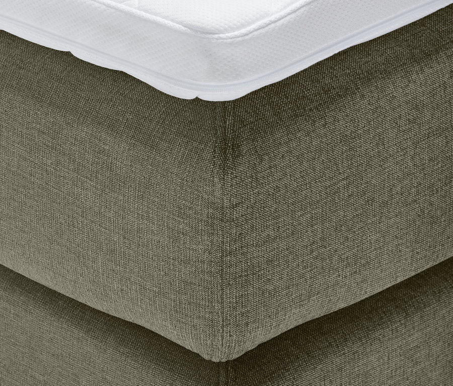 Detailansicht eines hellgrünen Scapa Boxspringbetts mit weißem Topper.
