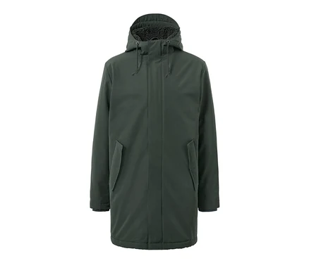Grüner Parka mit Kapuze.
