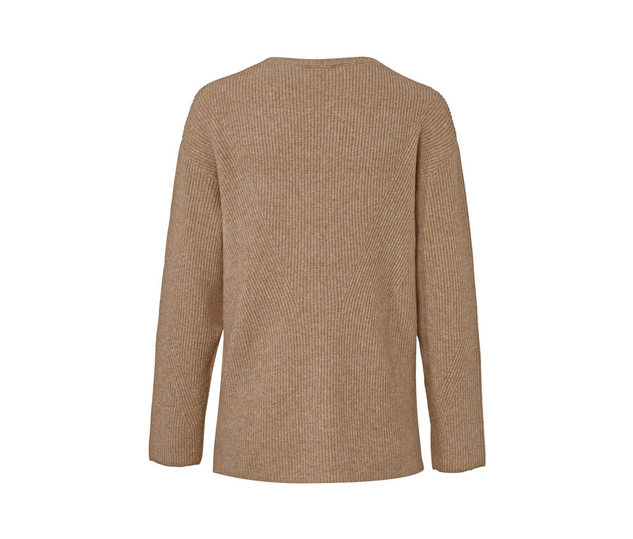 Detailansicht von hinten: camel Grobstrickpullover.