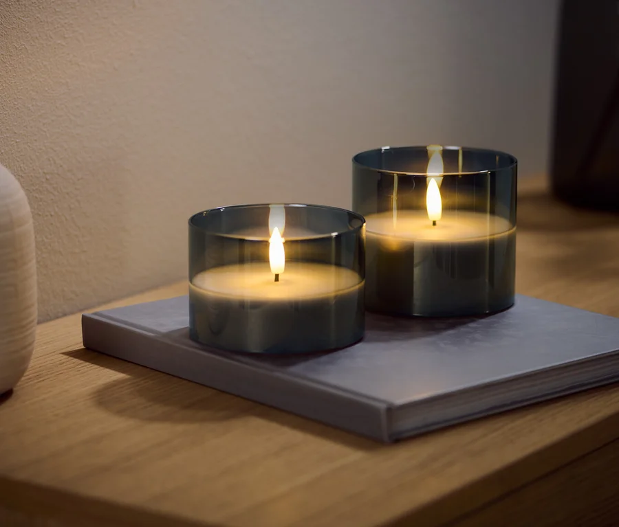 2 LED-Echtwachskerzen im Glas, groß bei Tchibo kaufen