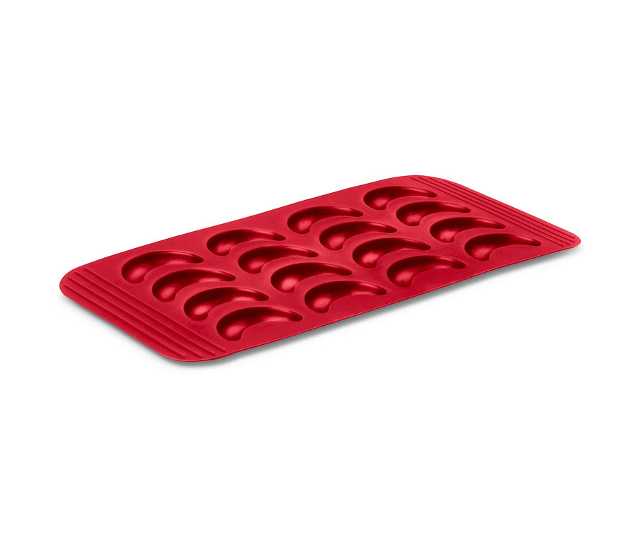 Rote Backmatte für Vanillekipferl mit zwölf Mulden.