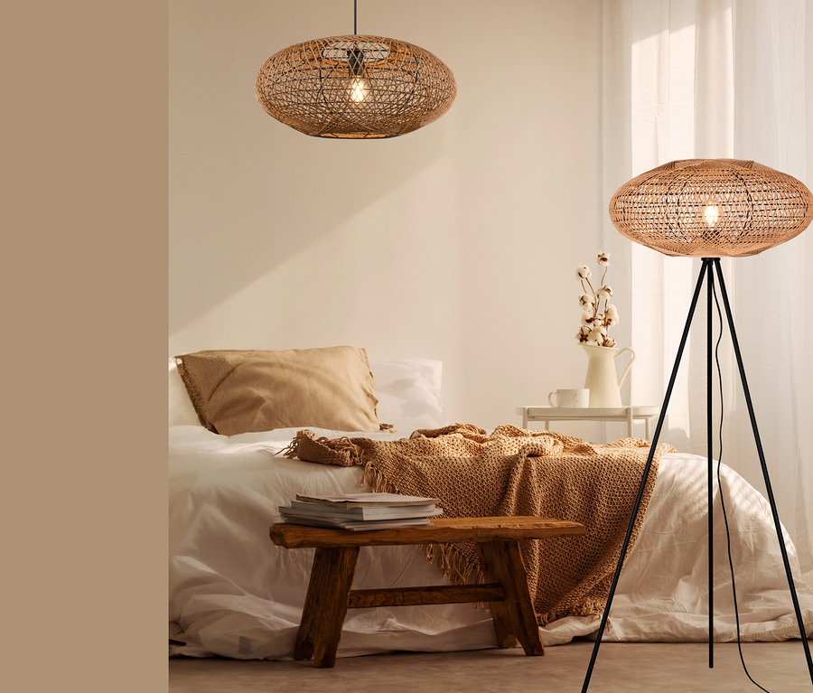 Innenaufnahme mit Trio Pendelleuchte "Hedda" und Trio Stehleuchte "Hedda".