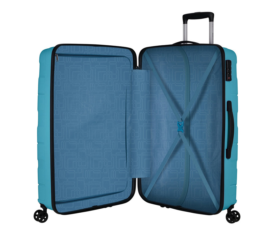 Geöffneter, grosser, hellblauer American Tourister Jetdriver 3.0 Koffer.