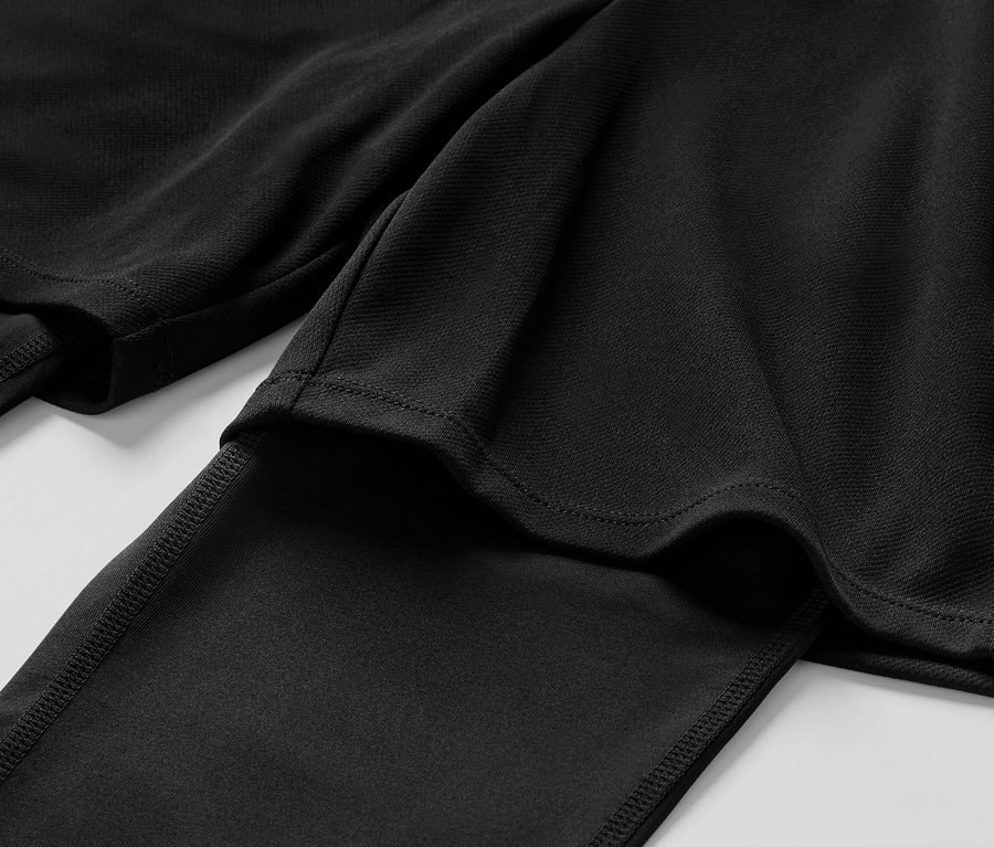 Detailansicht einer schwarzen Kinder-Sporttight mit Shorts.