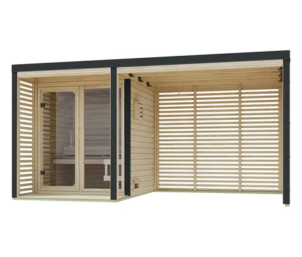 Eine Außensauna mit Glastür und überdachter Terrasse mit Holzlamellen.