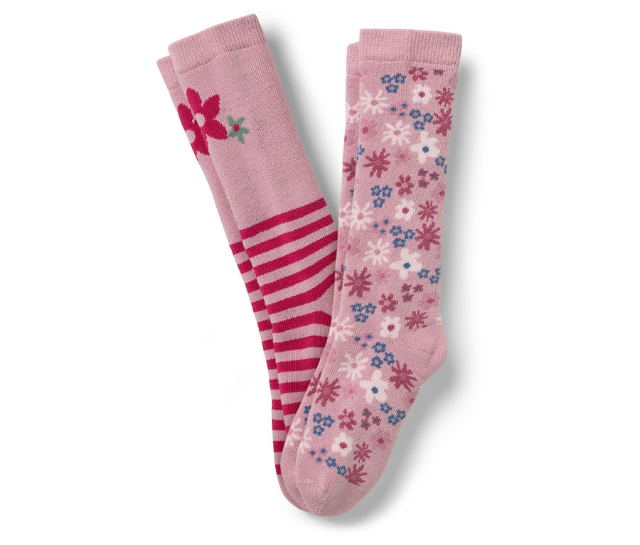 Zwei rosa Kniestrümpfe, eine mit roten Streifen und einer Blume, die andere mit einem Blumenmuster.