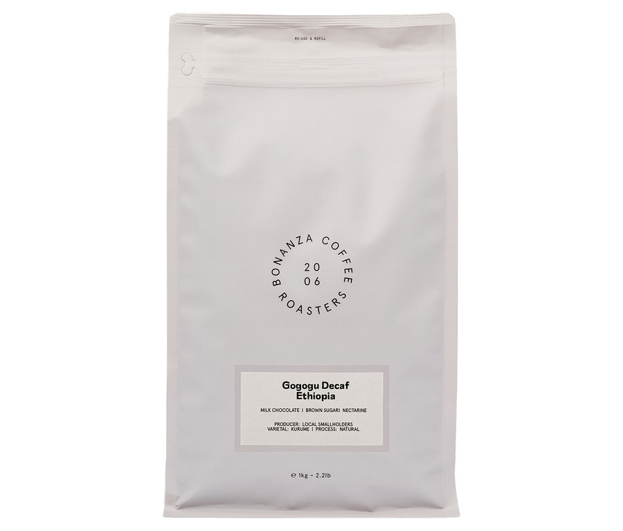 Weiße Packung Bonanza Coffee Roasters - Gogogu Omni-Roast Decaf - 250 g Ganze Bohne.