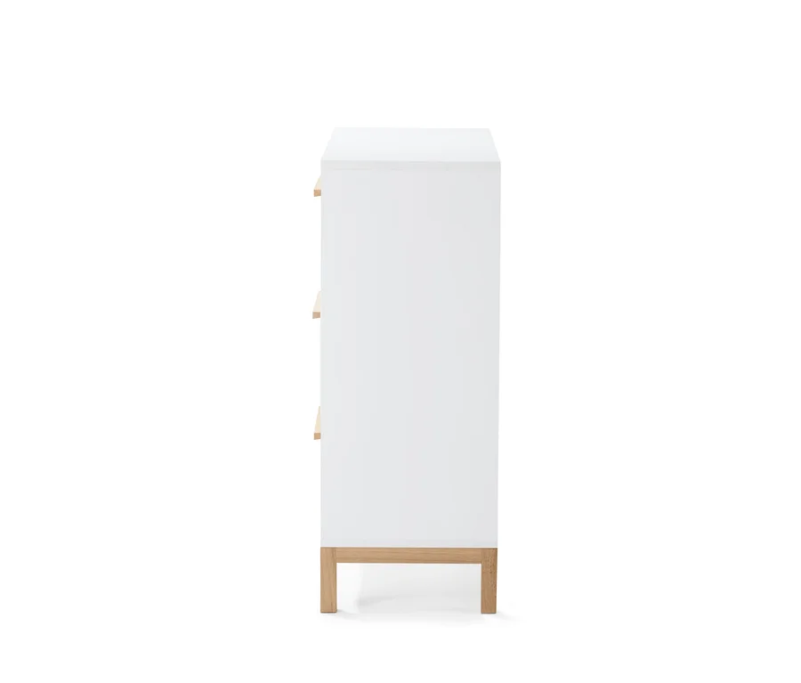 Seitenansicht eines weißen Badezimmer-Sideboards.