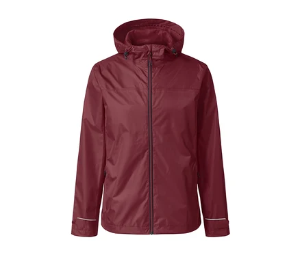 Weinrote Regenjacke mit Kapuze.