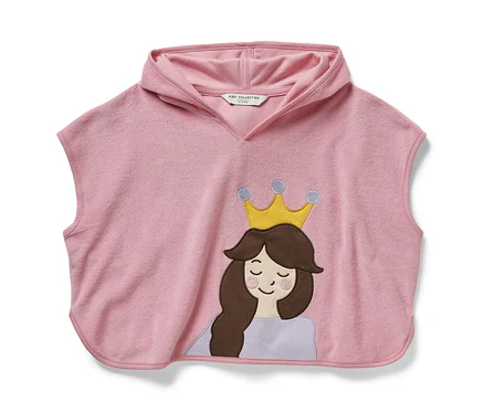 Rosa Frottierponcho mit Kapuze und Prinzessin-Applikation.