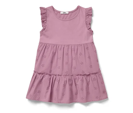 Ein rosafarbenes Kinder-Kleid mit Rüschenärmeln und Stickereidetails.