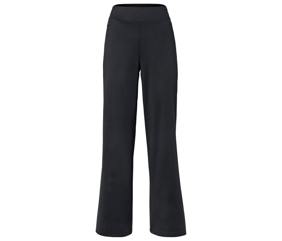 Eine schwarze, weit geschnittene Hose vor hellem Hintergrund.