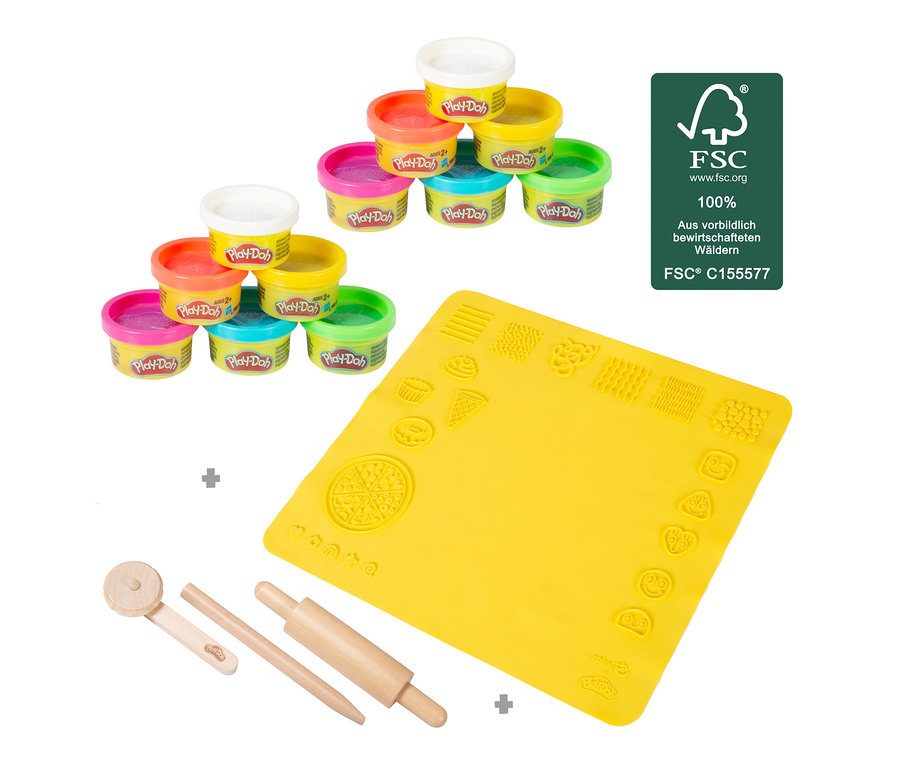 roba x Play-Doh Knet-Spielset 1 mit gelber Matte und Holzrollern.