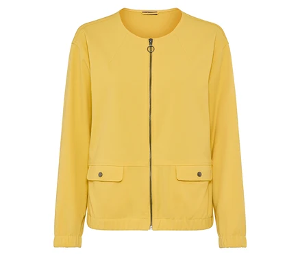 Gelbe Jacke mit Reißverschluss und zwei Taschen.