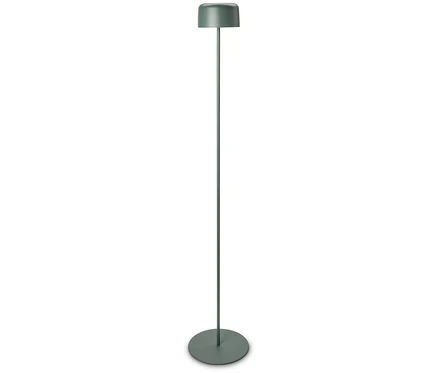 Eine grüne Stehlampe steht auf einem weißen Hintergrund.