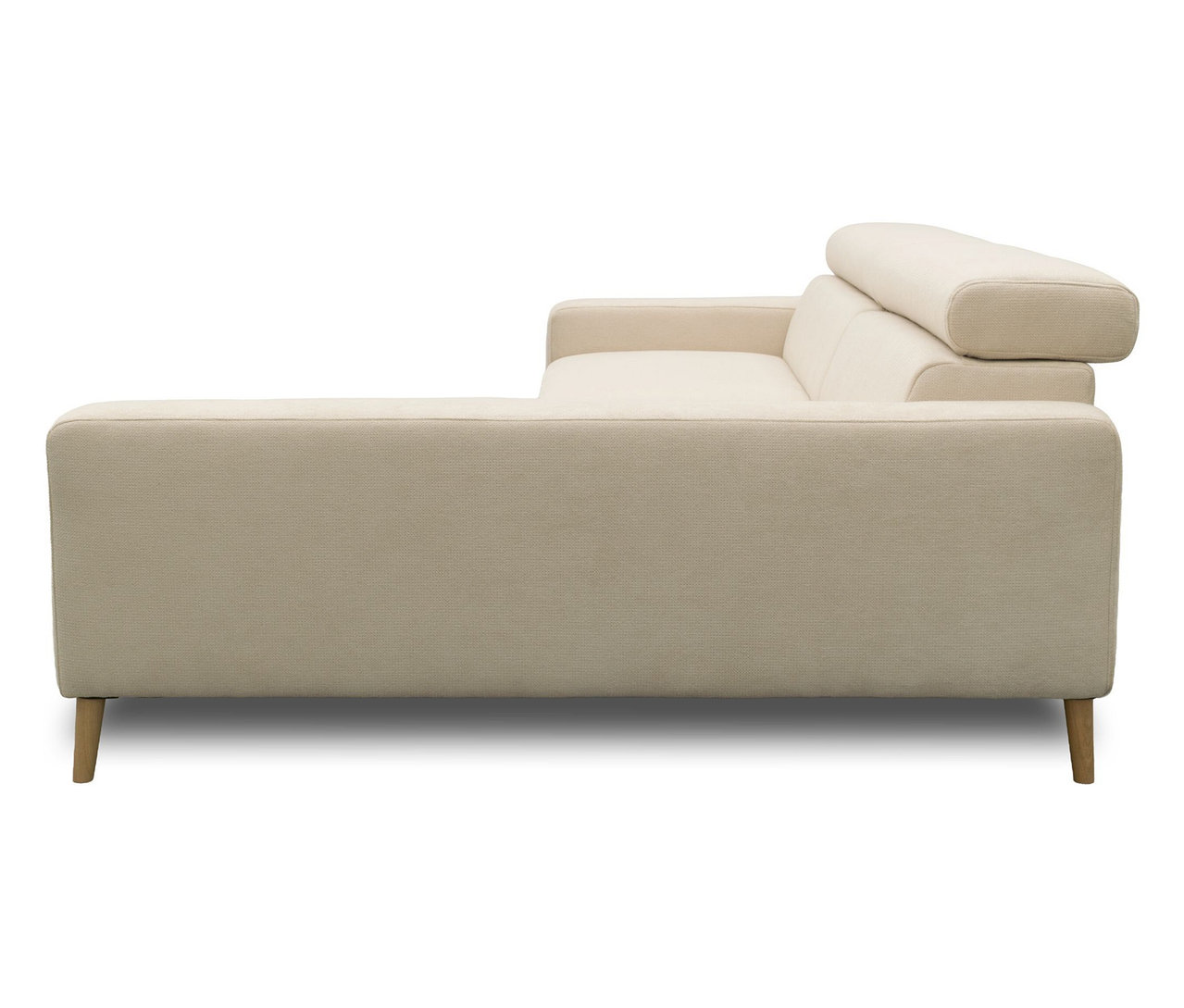 Cremefarbenes DOMO Sofa »Malmö« mit Longchair rechts, Kopfteilverstellung und Holzfüßen.