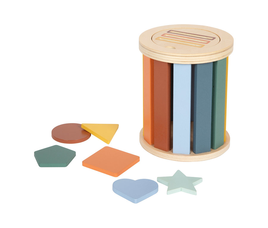 Ein hölzernes small foot Montessori-Bundle 2 Formensortierspielzeug: ein zylindrischer Sortierer mit bunten Lamellen und sechs passenden Holzformen (Kreis, Dreieck, Fünfeck, Quadrat, Herz, Stern) in verschiedenen Farben.