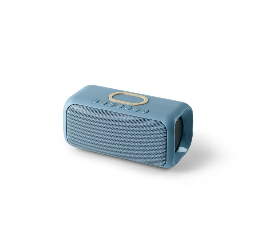 Ein blauer Lautsprecher mit Qi-Charging auf einem weißen Hintergrund.